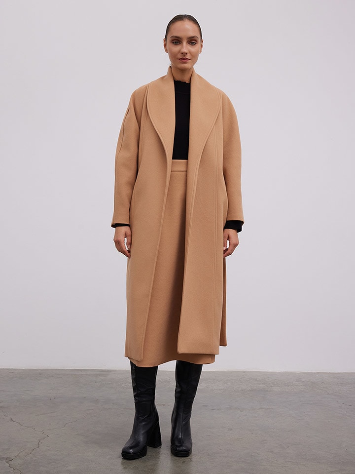 BGN Płaszcz przejściowy w kolorze beżowym rozmiar: 40