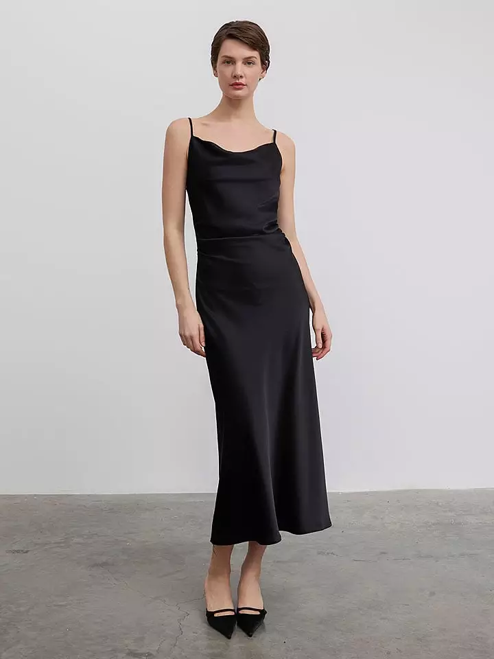 BGN Sukienka w kolorze czarnym rozmiar: 40