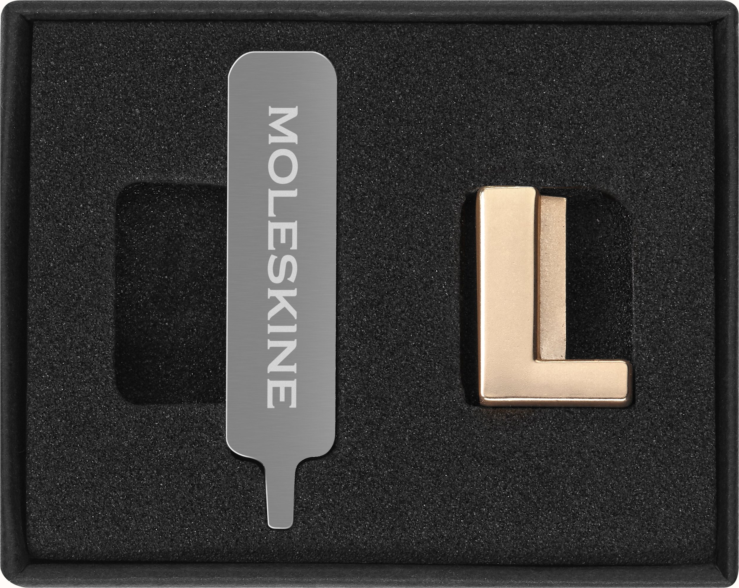 Przypinka na notes Moleskine litera L złota