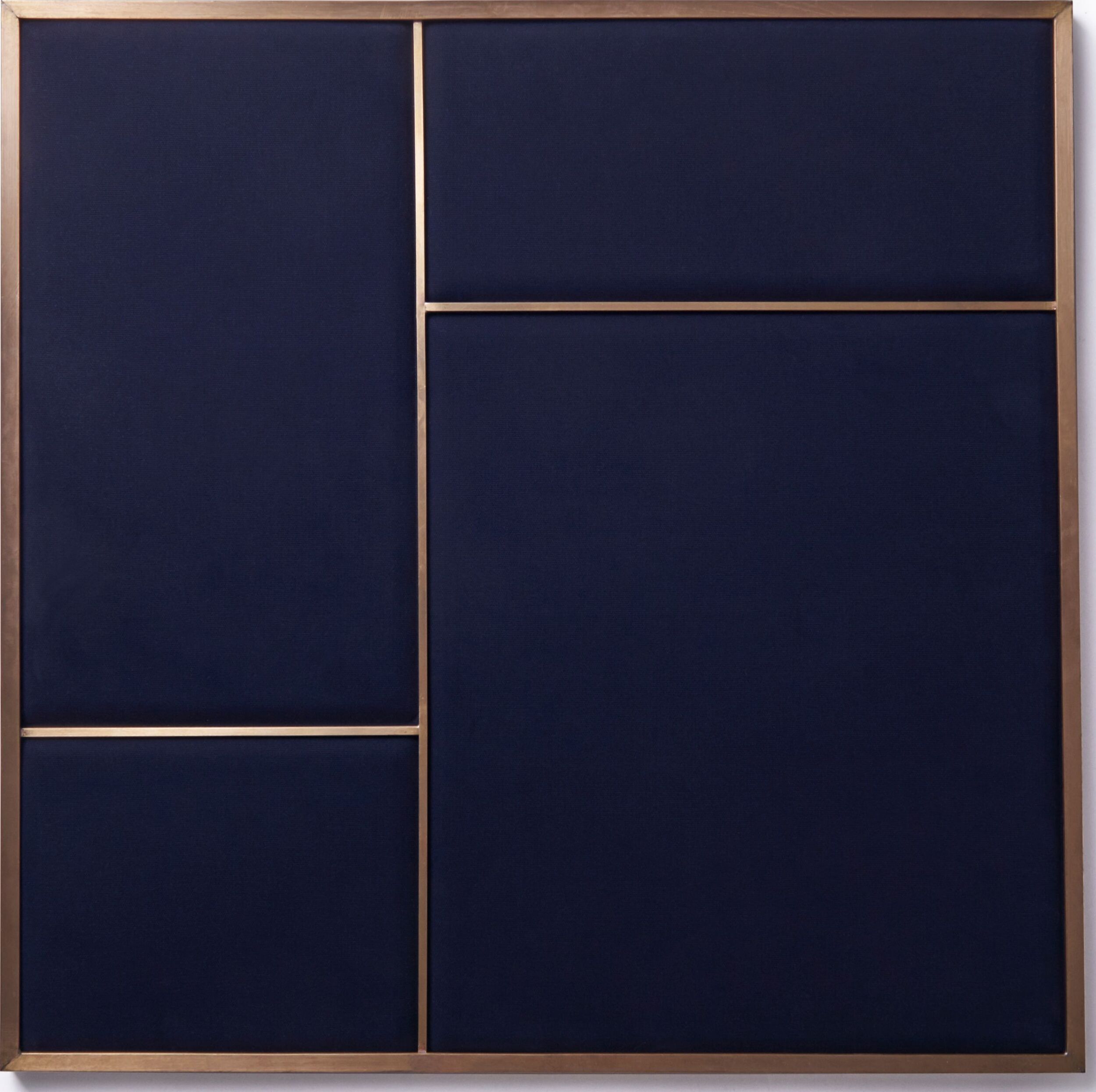 Tablica ścienna tapicerowana z mosiężną ramą Nouveau Pin M niebieska