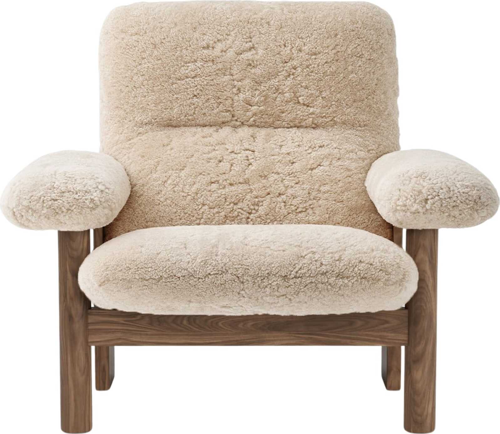 Fotel Brasilia Sheepskin biały na orzechowych nogach