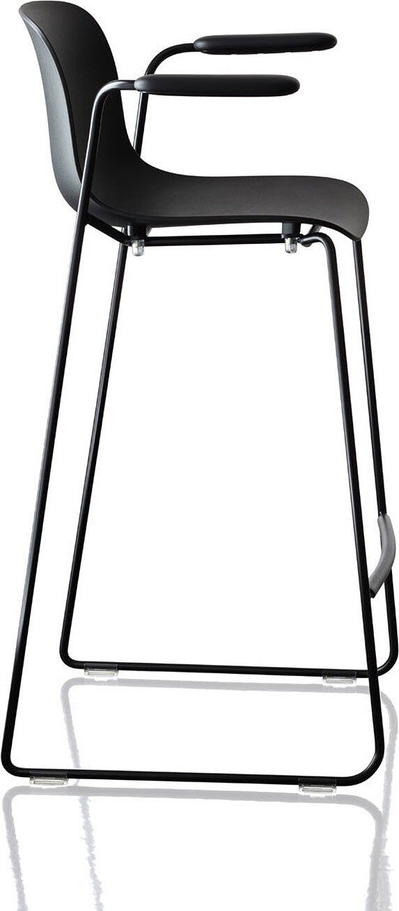 Stołek barowy Troy z podłokietnikiem 93 cm czarny