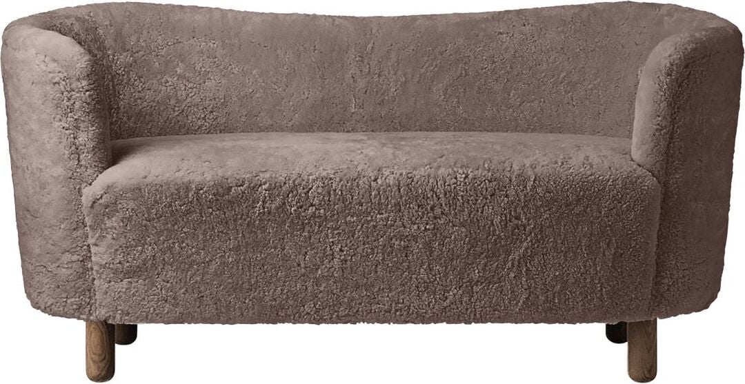 Sofa Mingle Sheepskin brązowa na ciemnych dębowych nogach