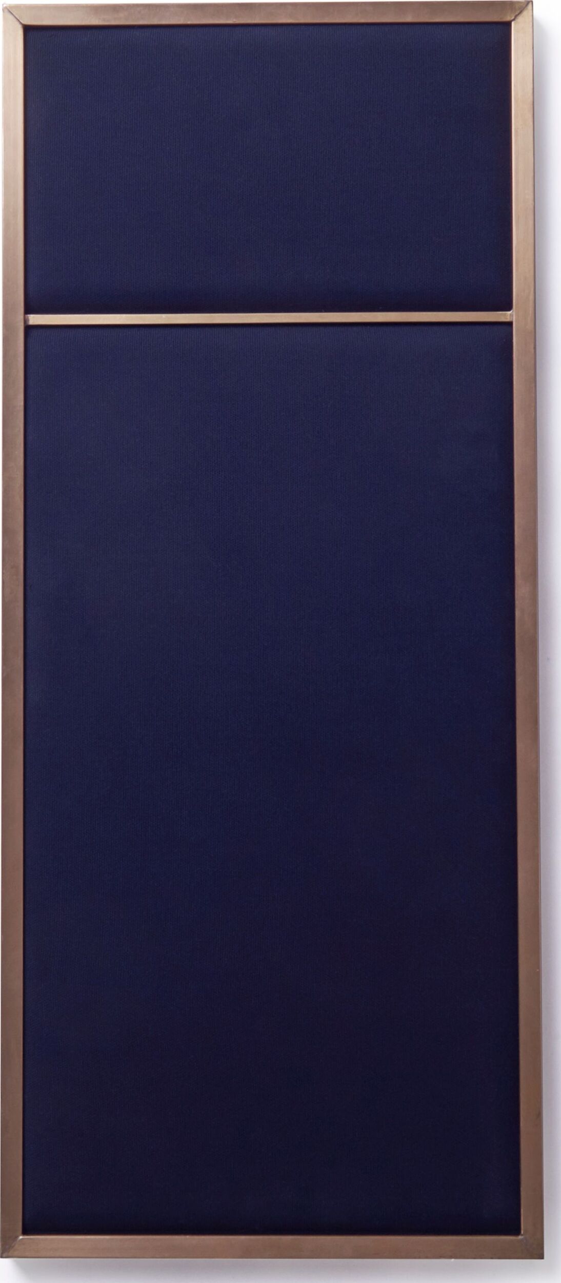 Tablica ścienna tapicerowana z mosiężną ramą Nouveau Pin S niebieska