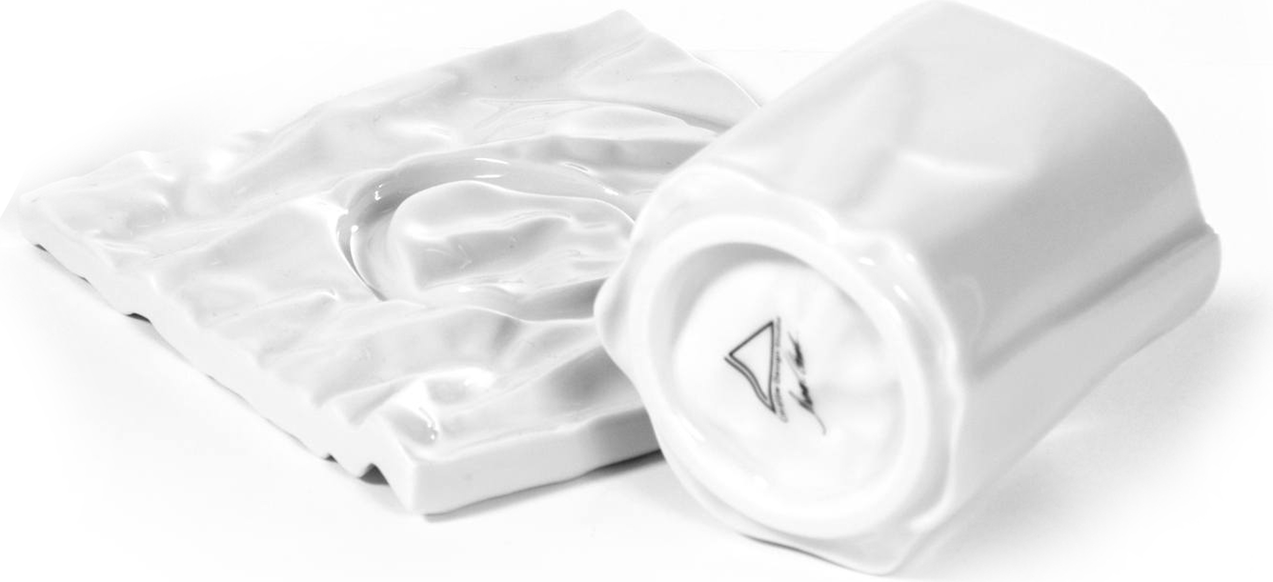 Filiżanka espresso ze spodkiem pogięta biała