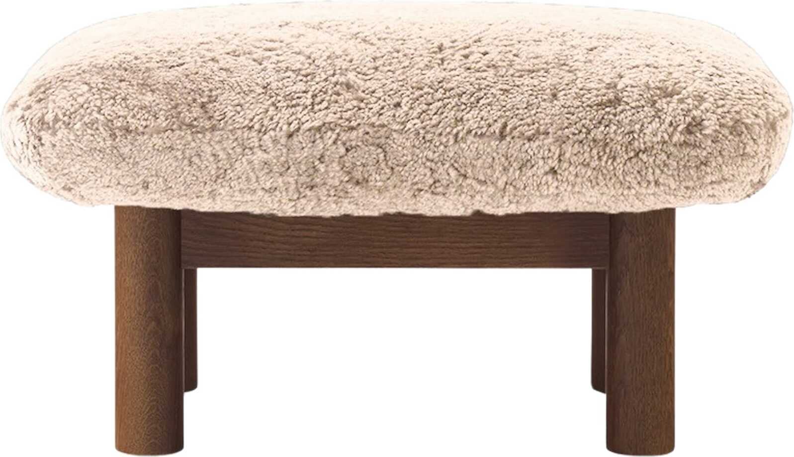 Podnóżek Brasilia Sheepskin biały na ciemnych dębowych nogach