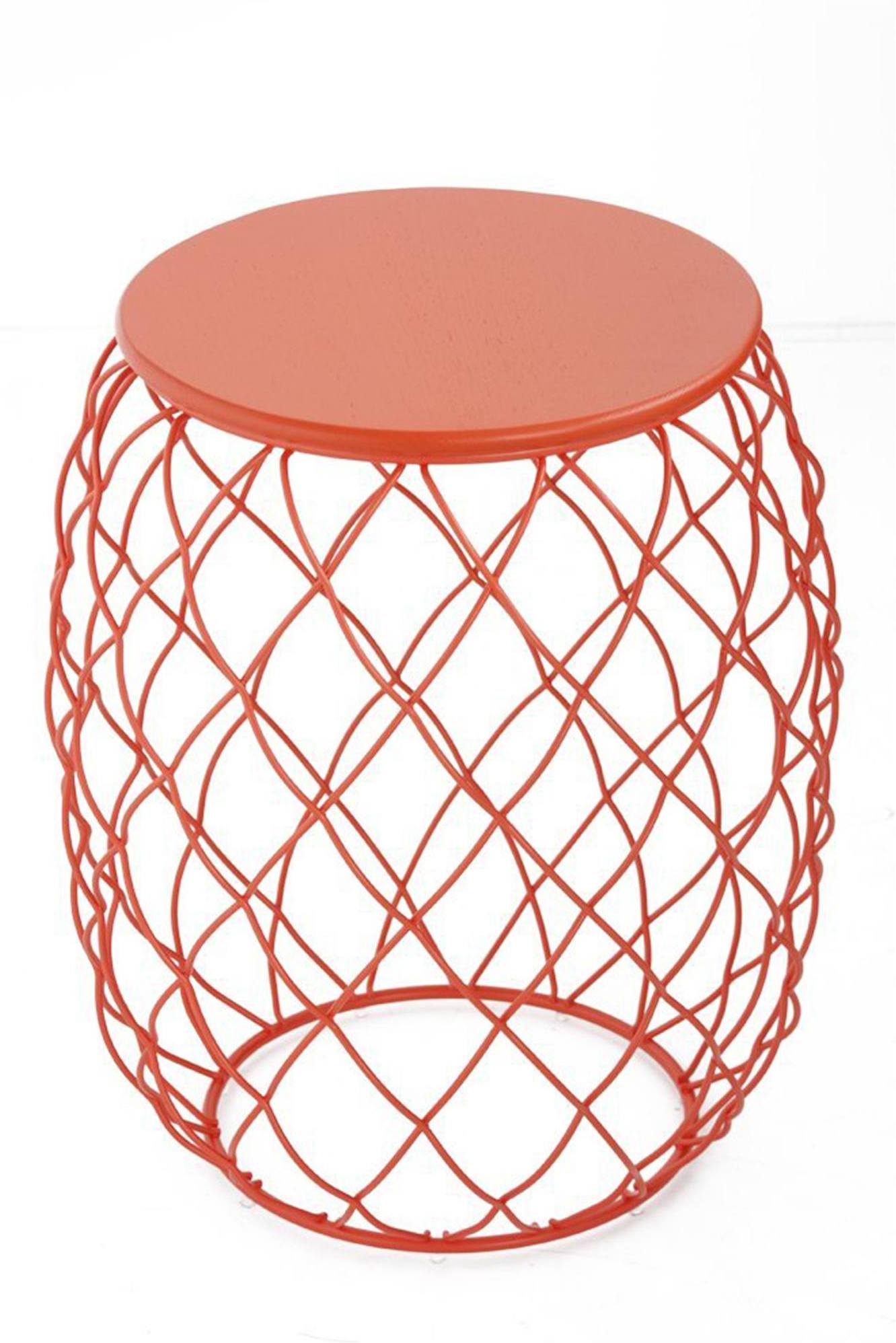 Stolik kawowy Pina koralowy z blatem z jesionu malowanym na koralowy