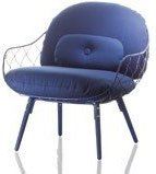 Fotel niski Pina niebieskie rama i siedzisko, jesionowe nogi